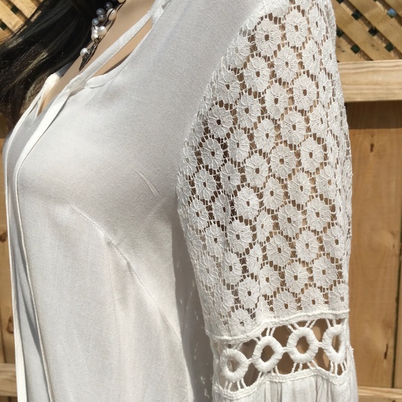 SPLIT SLEEVE FLORAL CROCHET DETAILED TOP - Picture 7 of 8